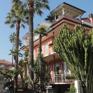 Mirella 3*, Bordighera Italië